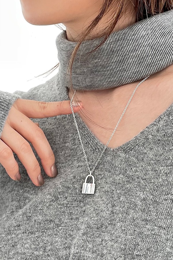 lock pendant necklace
