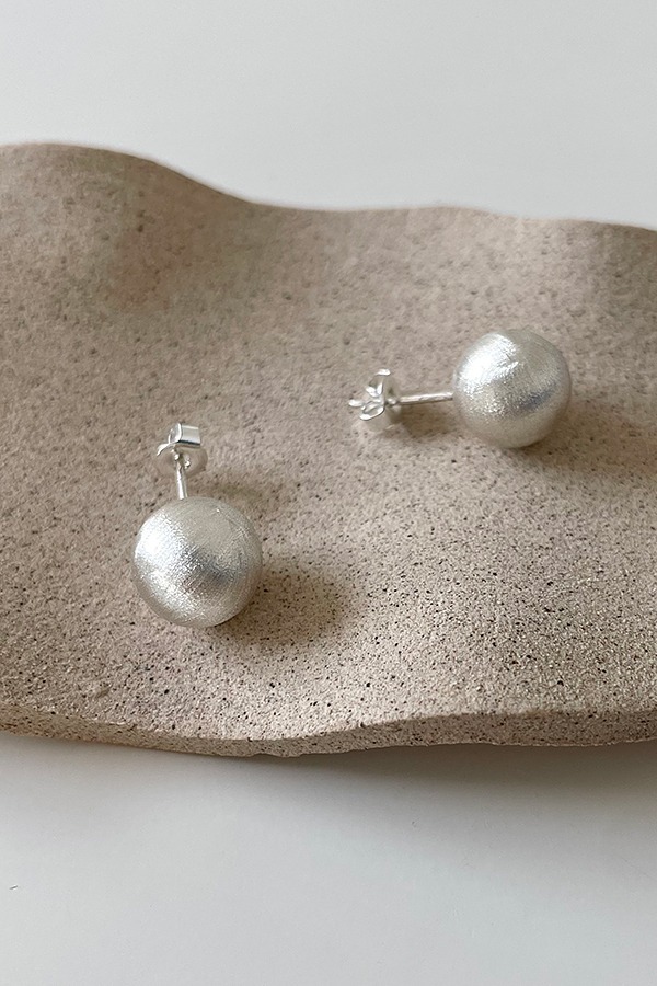 [silver925] rough ball earring (silver)